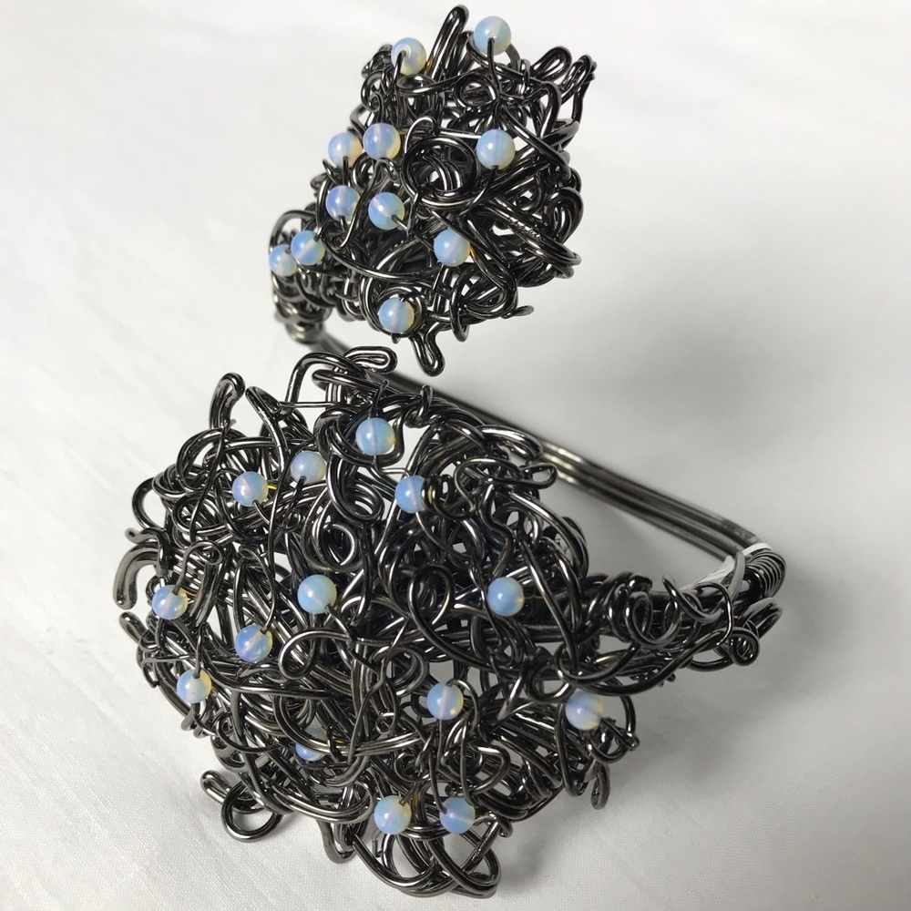 Twist cuff - Picture 3 of 5